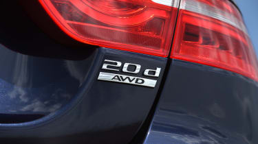 Jaguar XE AWD - badge
