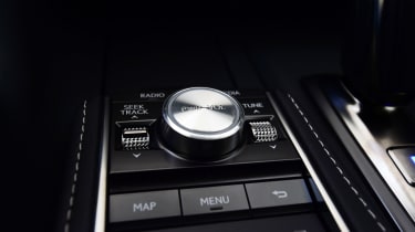 Lexus LC 500h - controls
