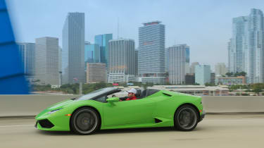 Lamborghini Huracan LP 610-4 Spyder - side