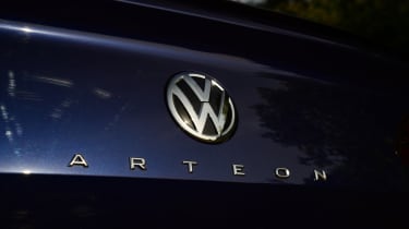 Twin test - VW Arteon - VW badge