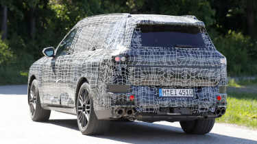 BMW X7 - rear tracking