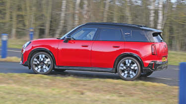 MINI Countryman - side action