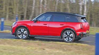 MINI Countryman - side action