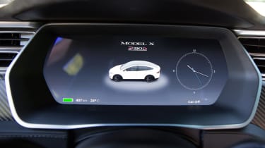 Tesla Model X - screen