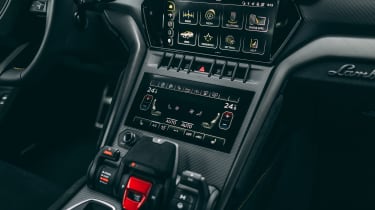  Lamborghini Urus Performante - centre console