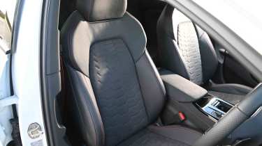 Audi S6 Avant e-tron - front seat detail