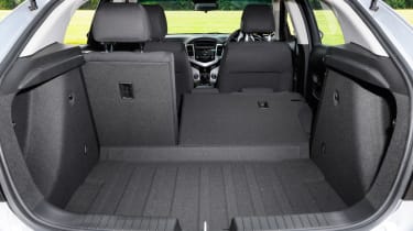 Chevrolet Cruze Hatchback LT 2.0 VCDi boot