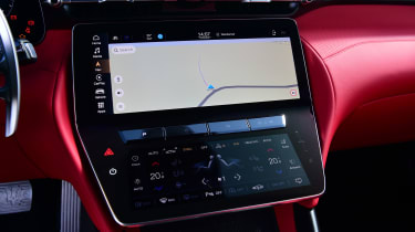 Maserati GranTurismo - screen