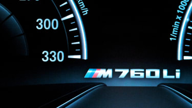 BMW M760Li xDrive dials