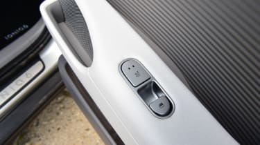 Hyundai Ioniq 6 - rear seat controls