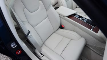 Volvo V60 - front seat