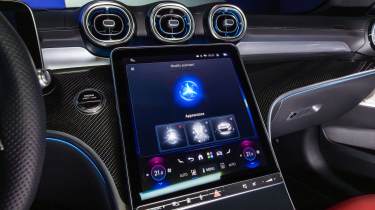 Mercedes C-Class facelift - screen