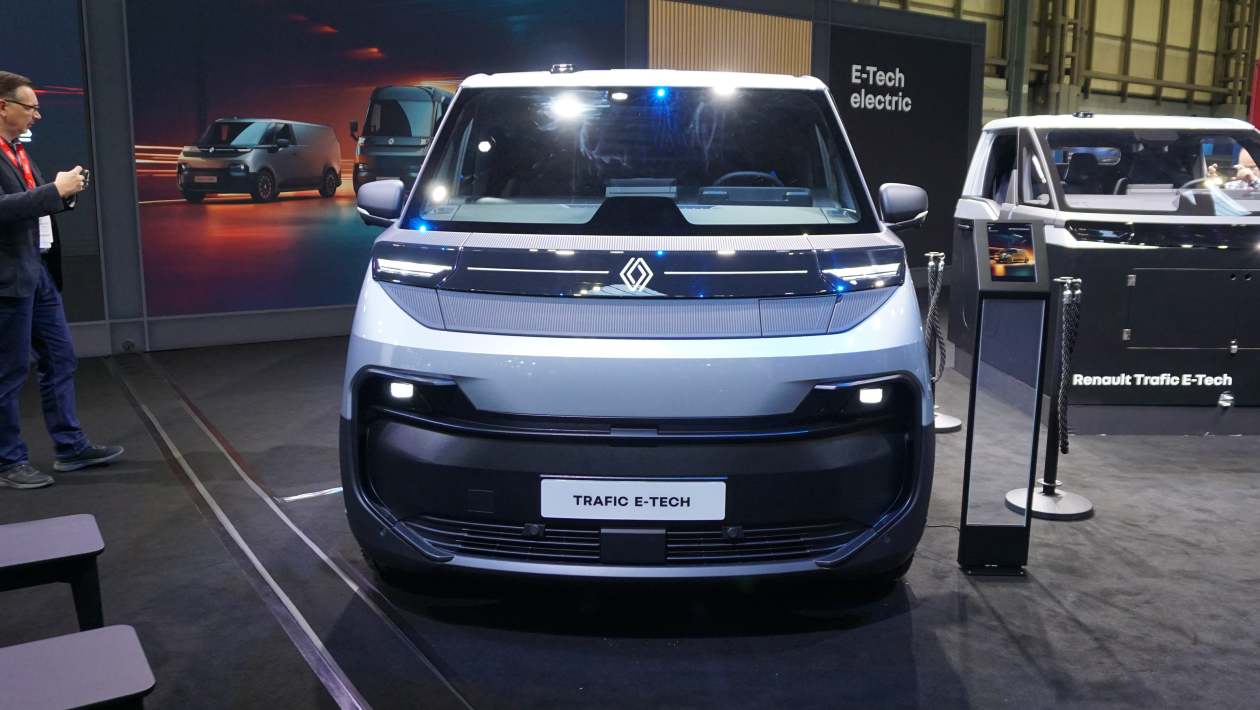 Renault%20Trafic%20at%20Commercial%20Vehicle%20Show-5.jpg