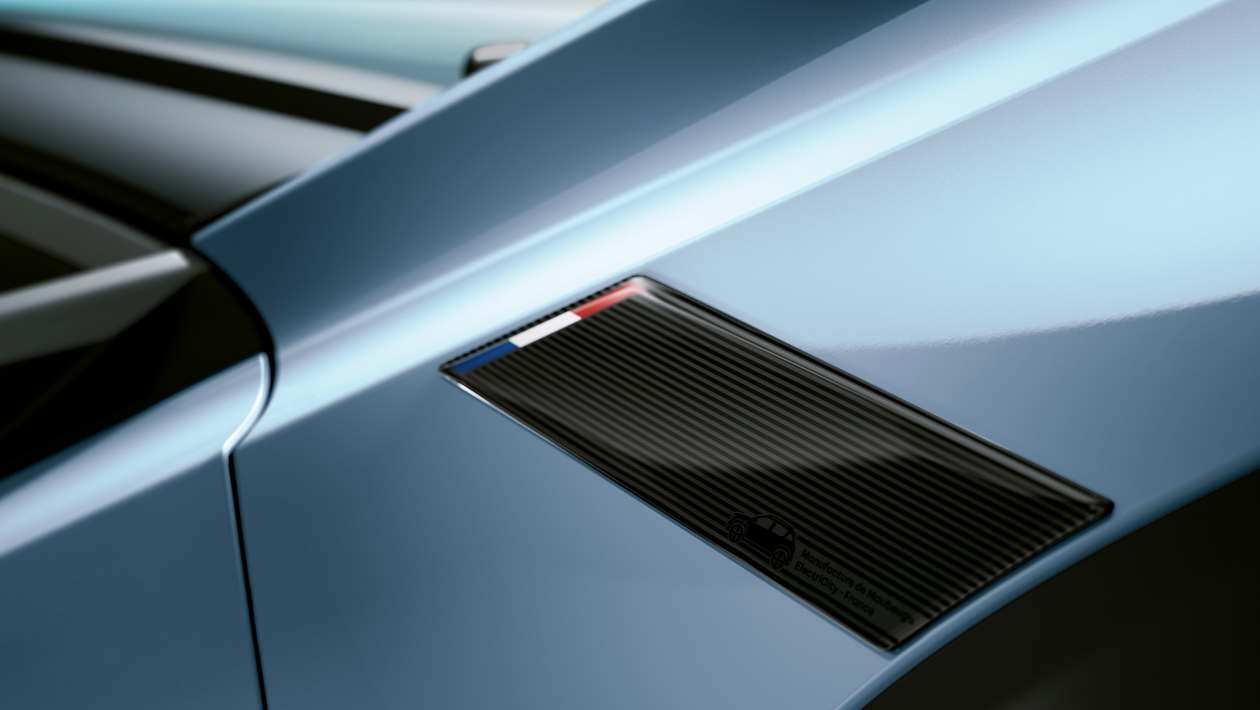 Renault%204%20teasers-7.jpg
