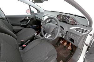 Used Peugeot 208 - dash