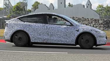 Tesla Model Y Performance - dynamic side profile cornering