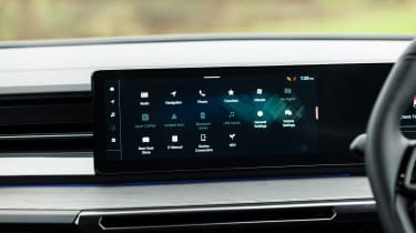 KGM Actyon Hybrid - screen