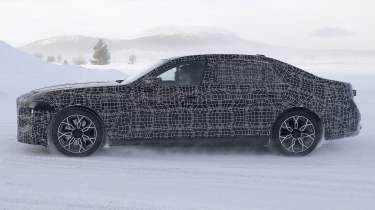 BMW 7-Series Facelift - side profile