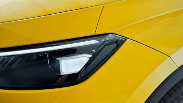 Volkswagen T-Roc - front light