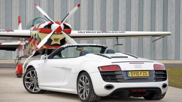 R8 Spyder vs. Extra 200 stunt plane