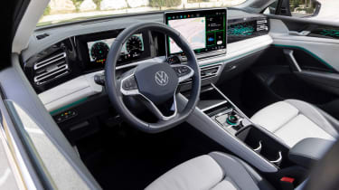 Volkswagen Tiguan - cabin
