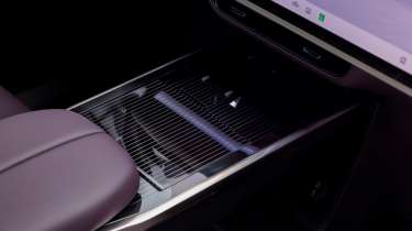 Mazda CX-6e - centre console