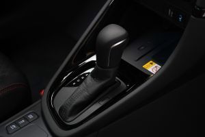 Toyota Yaris - gearstick studio