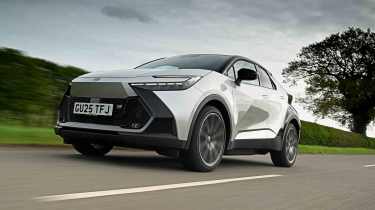 Toyota C-HR - front tracking