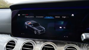 Mercedes E 300 e - infotainment