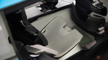 Peugeot Instinct concept - seat