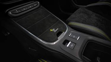 Abarth 600e - centre console