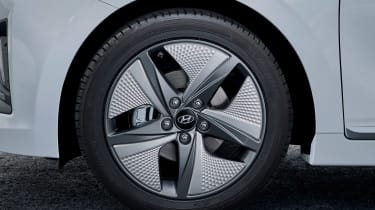 Hyundai Ioniq Hybrid - wheel