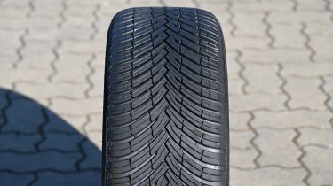 Pirelli Cinturato All Season SF 3 tyre tread