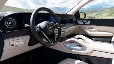 Mercedes GLS - interior