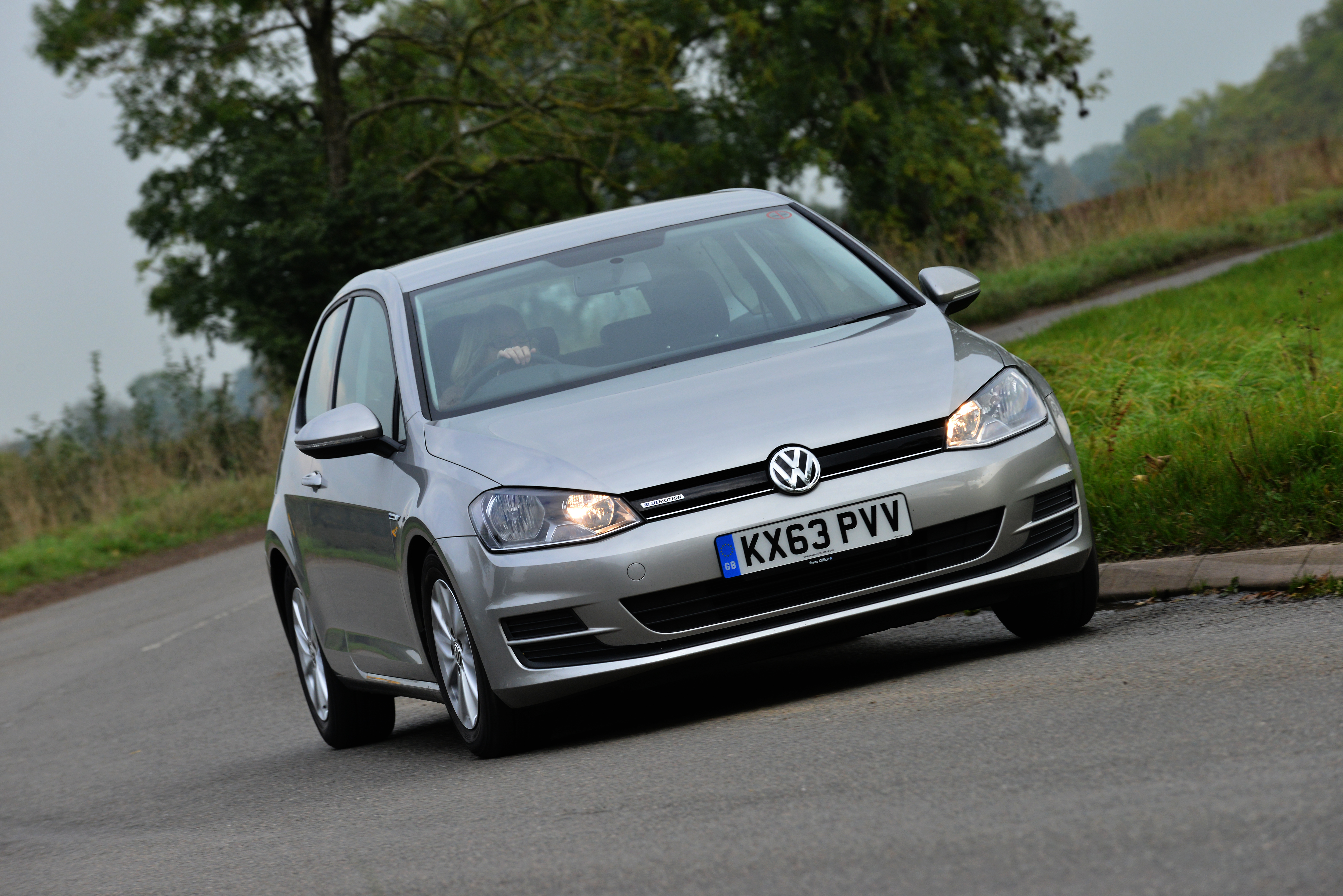 Volkswagen Golf BlueMotion review 2014 Auto Express