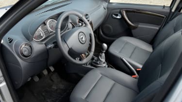 Dacia Duster front interior