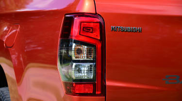Mitsubishi L200 - brake light