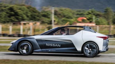 Nissan BladeGlider - side tracking