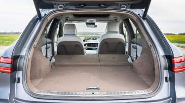 Genesis GV70 Electrified - boot seats down