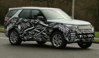 2020 Land Rover Discovery - spied - front 3/4 tracking