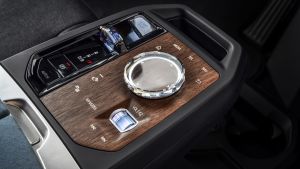 BMW iDrive 8 - centre console