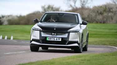 DS No8 - front cornering