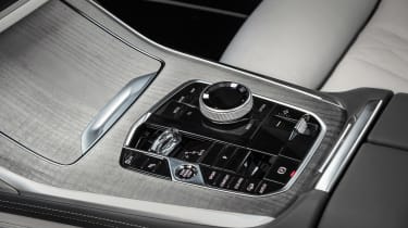 BMW X7 - centre console