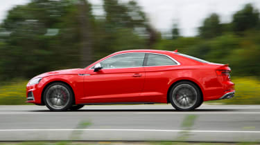 Audi S5 Coupe 2016 - side tracking