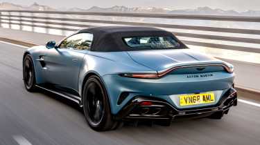 Aston Martin Vantage Roadster - rear tracking
