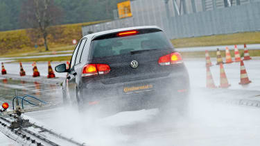 Winter tyre test - wet braking