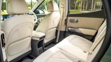 Genesis GV60 Pure - rear seats