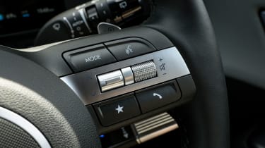 Hyundai Kona - controls
