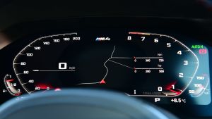 BMW M4 Competition - dials