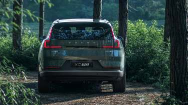 Volvo XC70 - full rear static